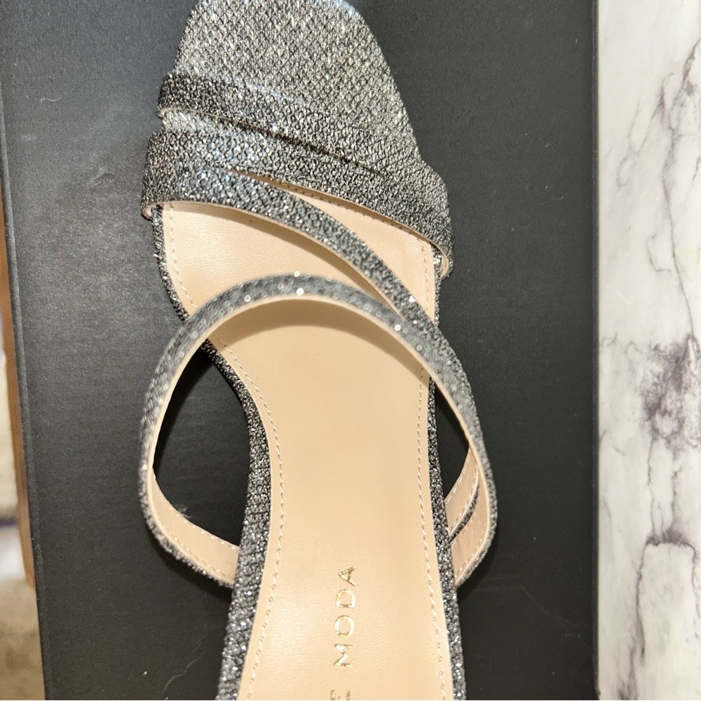 Pelle Moda Silver Strappy Heels NWT - Picture 12 of 15